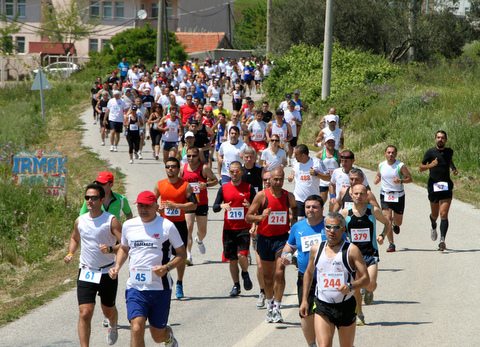 Yarışın ilk kilometreleri - 1. Bozcaada Yarımaratonu ve 10K Koşusu