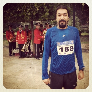 Adana yarı maratonu yine bando ile başladı Adana yarı maratonu yine bando ile başladı