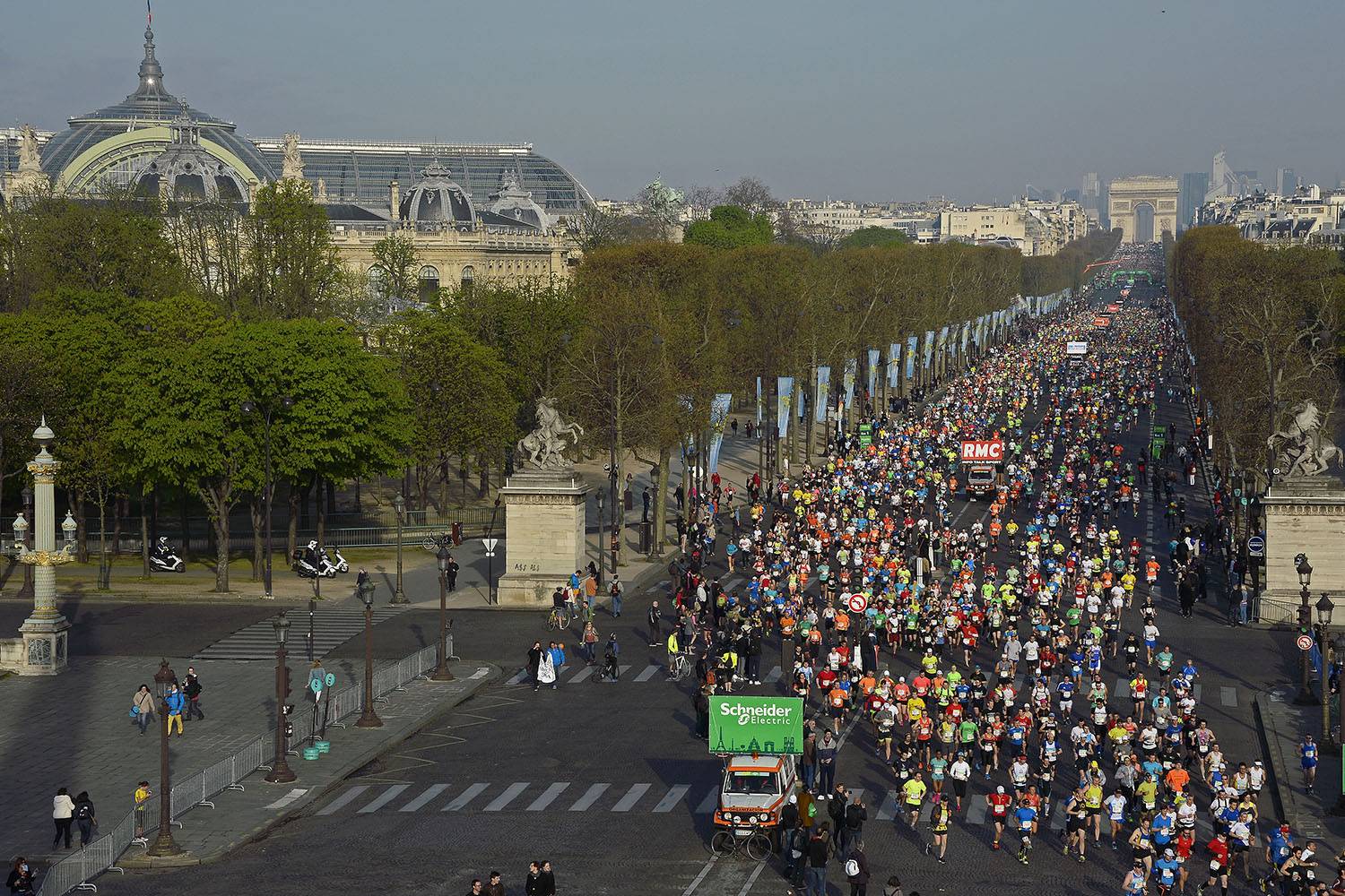 Paris Maratonu 2016 ilk kilometreler